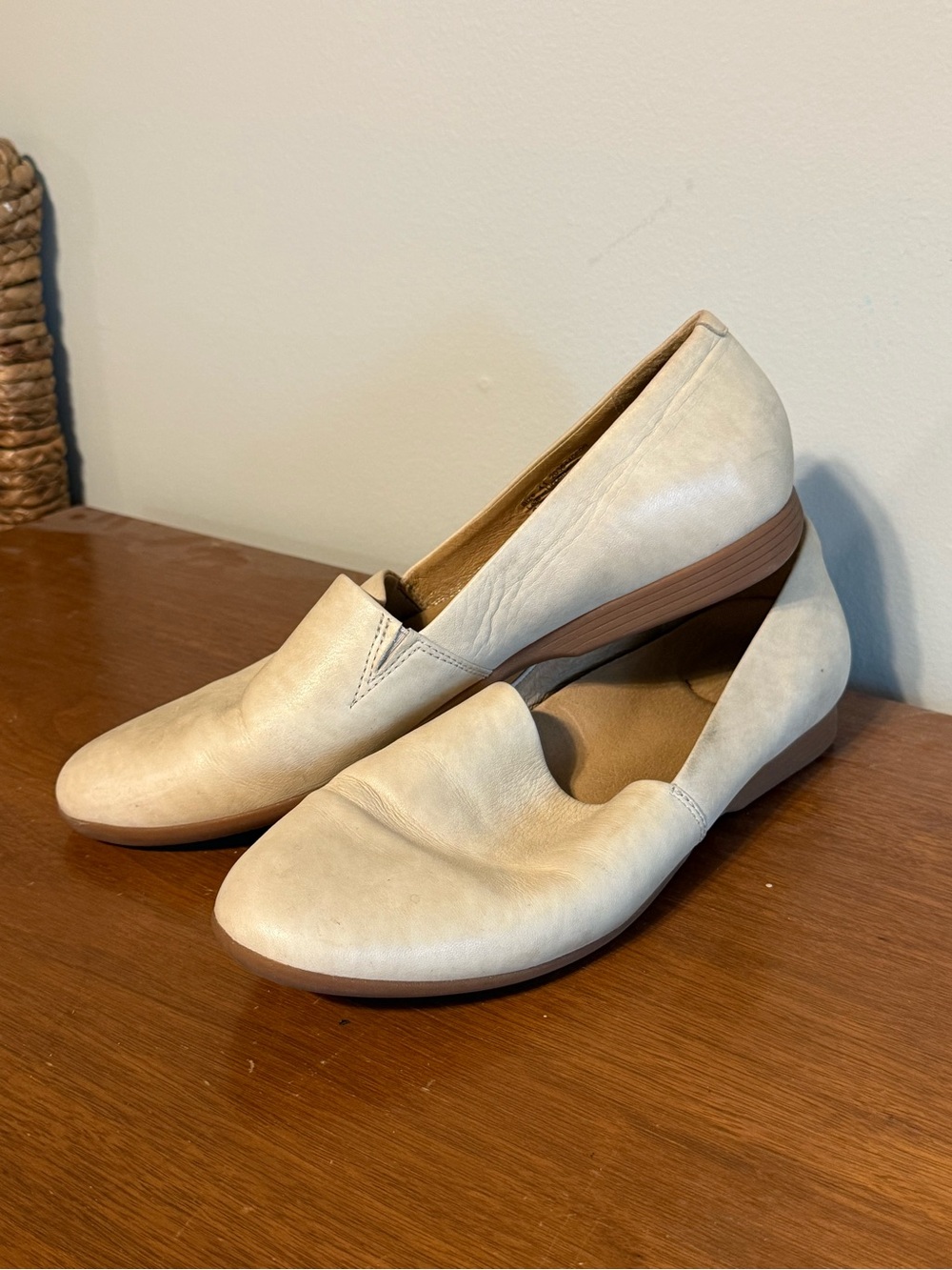 boc Women's Cream Slip-On Loafers